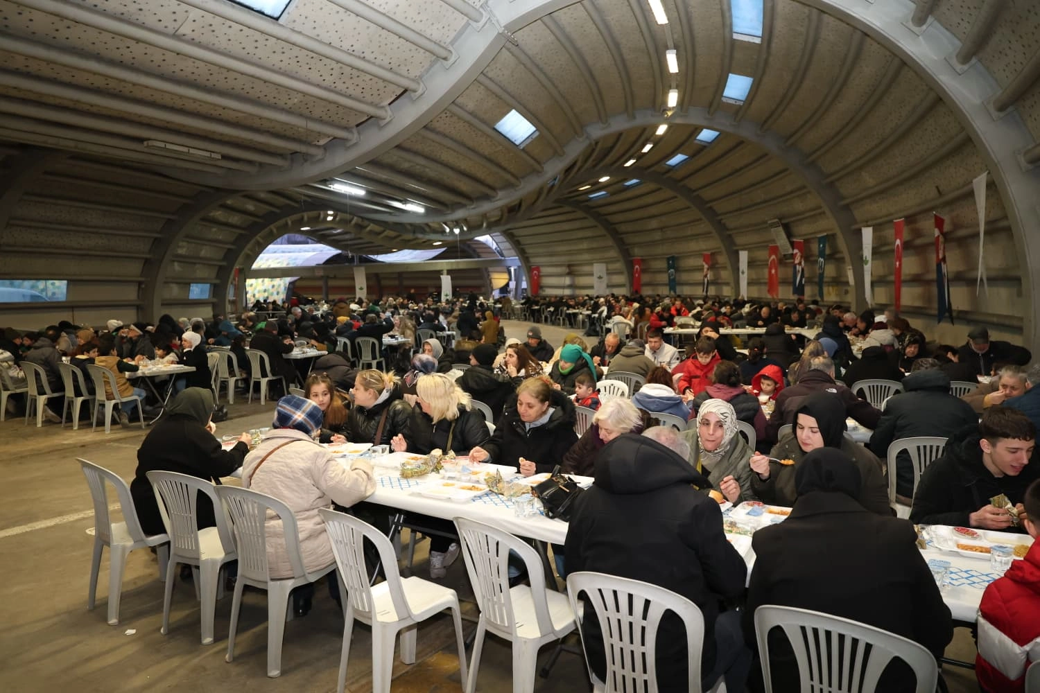 Osmangazi’de Ramazan Sofraları Binlerce Kişiyi Bir Araya Getiriyor