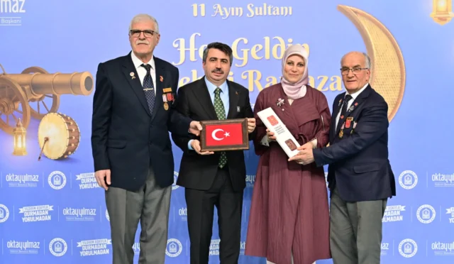 Bursa Yıldırım'da şehit yakınları ve gazilerle birlikte düzenlenen iftar programı