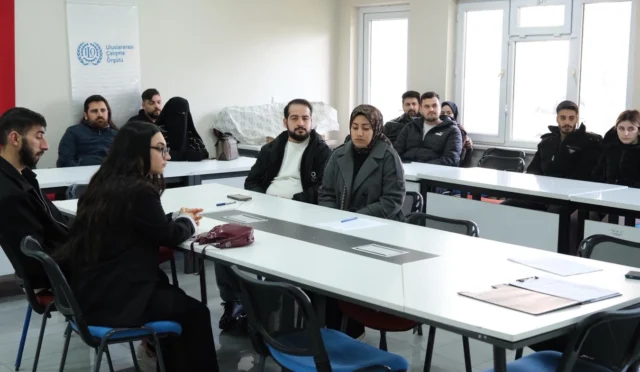 Bursa Yıldırım'da evlilik hazırlığı yapan çiftlere aile eğitimi semineri