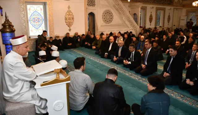 Şehit öğretmen Fatma Nur Çelik'i anma programında Kuran tilaveti ve hatim duası yapıldı.