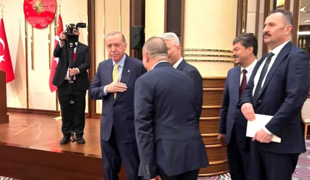 Cumhurbaşkanı Erdoğan, Uluslararası Esnaf Birliği temsilcilerini Cumhurbaşkanlığı Külliyesi'nde kabul ediyor.