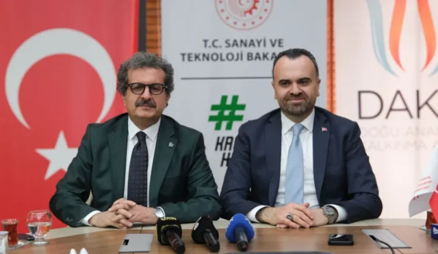 Doğu Anadolu Kalkınma Ajansı Genel Sekreterlik görevini vekaleten devralan Mehmet Emin Çakay ve Halil İbrahim Güray
