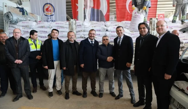 Denizli'de çiftçilere kompoze gübre dağıtım töreni