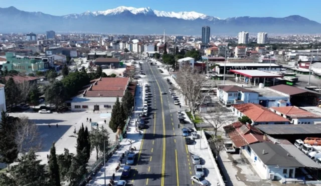 Denizli'de yenilenerek ulaşıma açılan modern Çal Caddesi