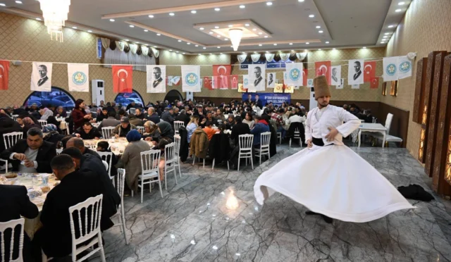 Denizli'de Türk Sanat Müziği Korosu'nun, keman sanatçısı Yalçın Dikici anısına verdiği konserden bir kesit