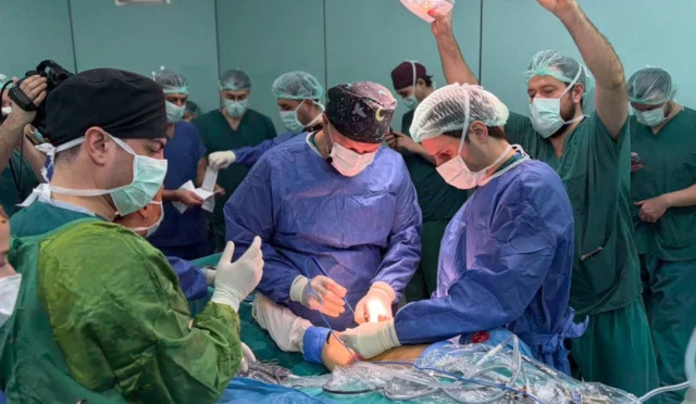 Dokuz Eylül Üniversitesi'nde menisküs cerrahisinde canlı cerrahi yayını ile ilk gerçekleştirildi