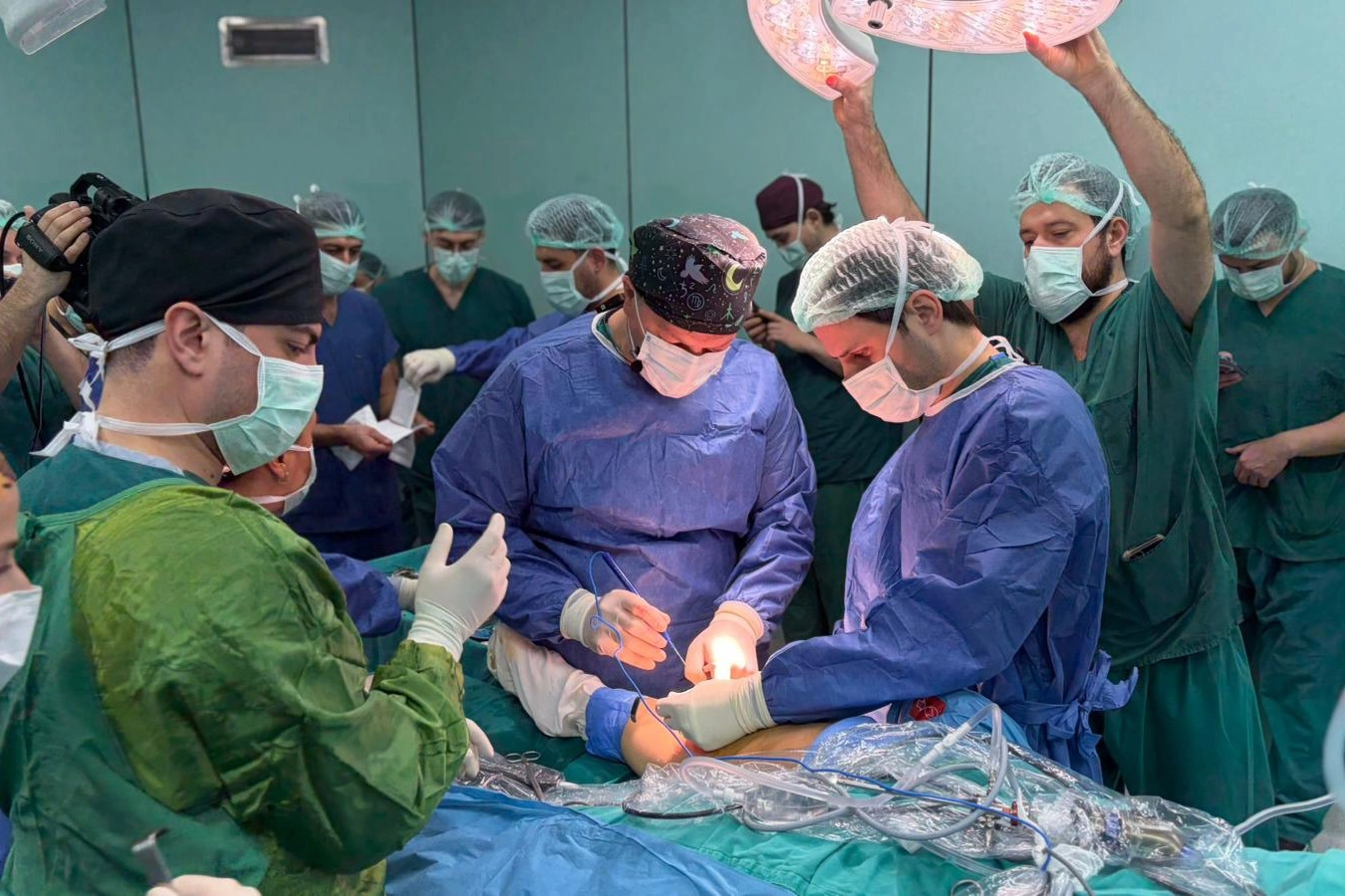 Dokuz Eylül Üniversitesi’nde Menisküs Cerrahisinde Çığır Açan İlk: Canlı Cerrahi Yayınıyla Eğitim Devrimi