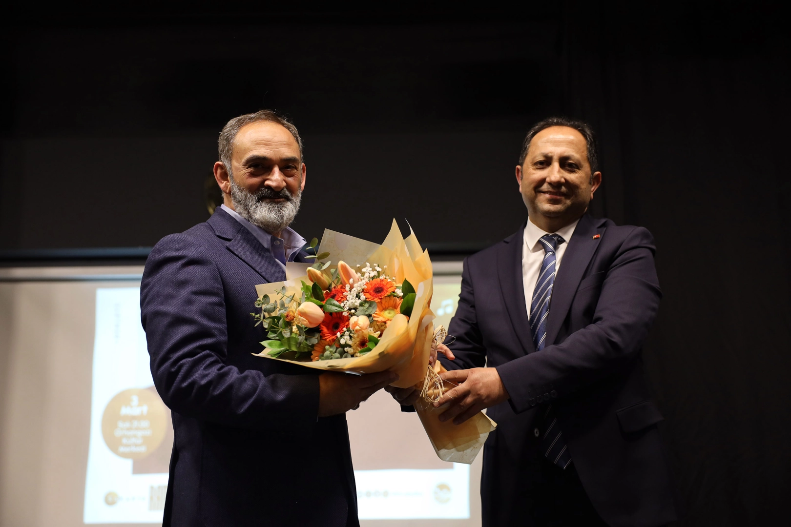 Dursun Ali Erzincanlı’dan Sakarya’ya Duygusal Akşam: Şiirler ve Manevi Hikayelerle Gönüllere Dokundu