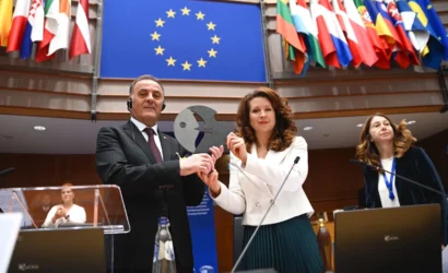 Ekrem İmamoğlu'na Brüksel'de Paweł Adamowicz Ödülü takdim edildi