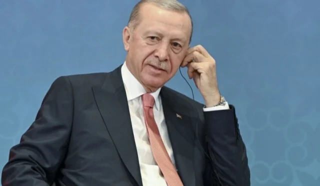 Cumhurbaşkanı Erdoğan'ın ABD Başkanı Trump, Katar Emiri ve BAE Devlet Başkanı ile yaptığı telefon görüşmelerine ilişkin görsel.