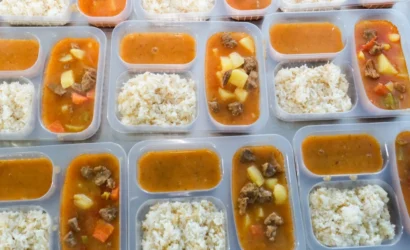 Erzincan'da ihtiyaç sahibi vatandaşlara iftar yemeği dağıtımı