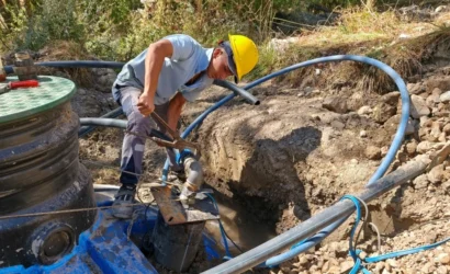 Eskişehir'de kırsal mahallelere kurulan güneş panelli su iletim hattı