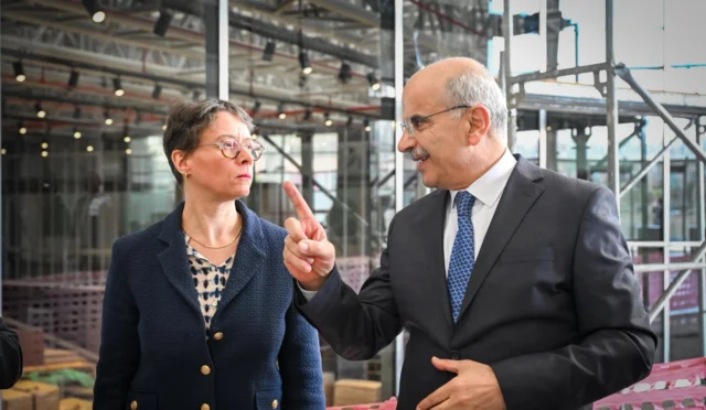 Fransa Büyükelçisi ve Kalkınma Ajansı heyeti, Malatya'da deprem enkazı geri dönüşümü pilot projesini görüşmek üzere Belediye Başkanı Sami Er'i ziyaret etti.