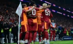 Galatasaray ve Liverpool futbol takımlarının logosu ve maç bileti görseli