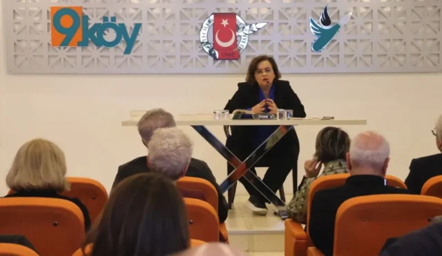 Gazeteci Çiğdem Toker, yap-işlet-devret projeleri üzerine düzenlenen söyleşide konuşuyor.