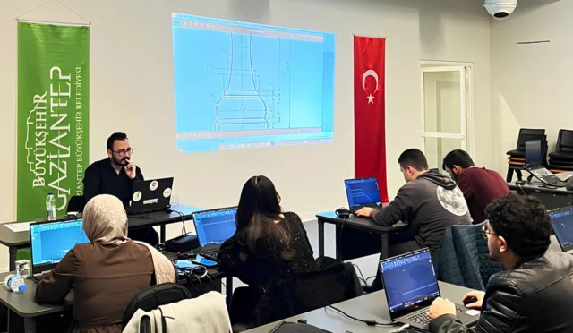 Gaziantep Bilim Merkezi'nde iftardan sahura süren teknoloji kampları