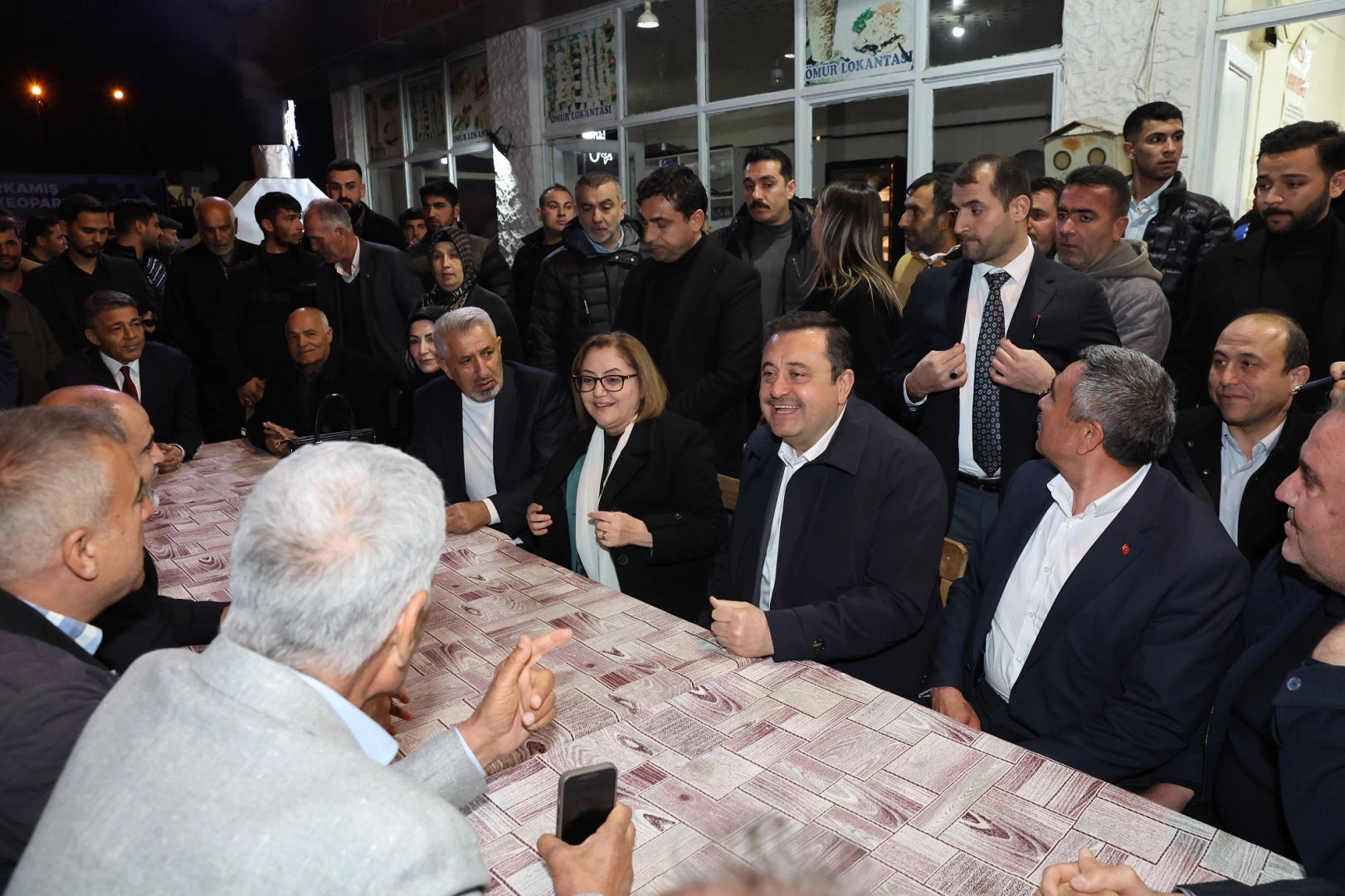 Fatma Şahin Karkamış’ta Vatandaşlarla İftar Sofrasında Buluştu: Yatırımlar ve Turizm Potansiyeli Değerlendirildi