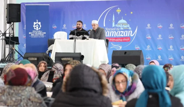 Gebze Kent Meydanı'nda düzenlenen mukabele programı