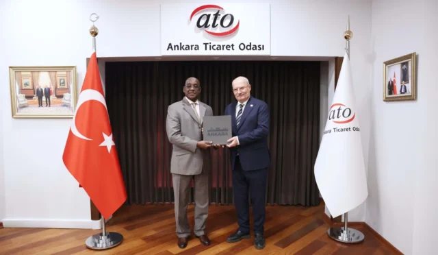 Gine Büyükelçisi Abdoulaye Fofana, Ankara Ticaret Odası Başkanı Gürsel Baran'ı ziyaret etti.