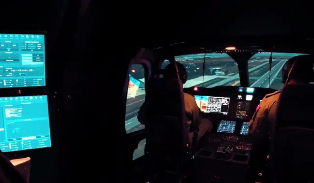 GÖKBEY helikopteri pilotlarının yerli GÖKSİM simülatöründe eğitim aldığı görsel