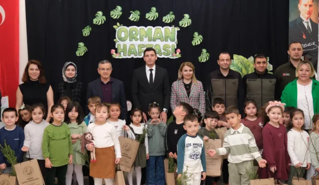 Güdül'de Orman Haftası kapsamında anaokulu öğrencileriyle fidan dikimi etkinliği