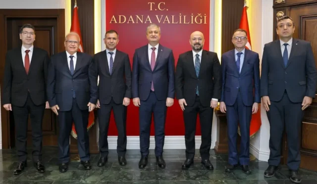 İl Sağlık Müdürü Uzm. Dr. Halil Nacar, 14 Mart Tıp Bayramı dolayısıyla Vali Mustafa Yavuz'u ziyaret etti.