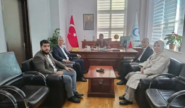 HEKİMSEN heyeti Adıyaman Üniversitesi Tıp Fakültesi'ni ziyaret etti, tıp eğitimi ve hekimlik mesleği üzerine değerlendirmeler yapıldı.