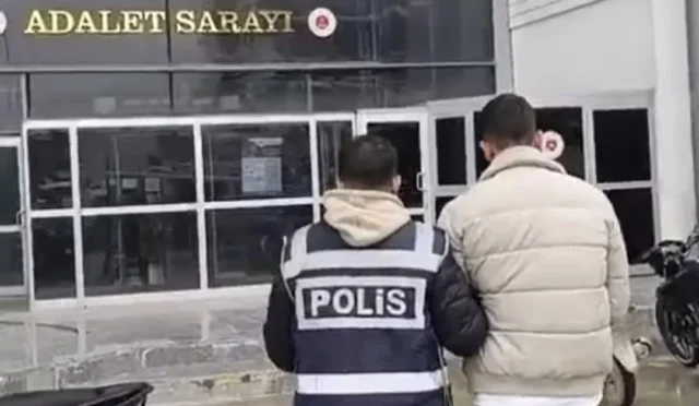 Hatay'da 3 yıl 9 ay hapis cezasıyla aranan hırsızlık hükümlüsü adliyeye sevk edilirken