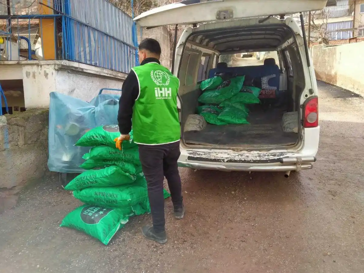 İHH’dan Kış Yardımı: Türkiye’de 4 Bin Çocuğa Sıcak Dokunuş – Mont ve Bot Dağıtıldı