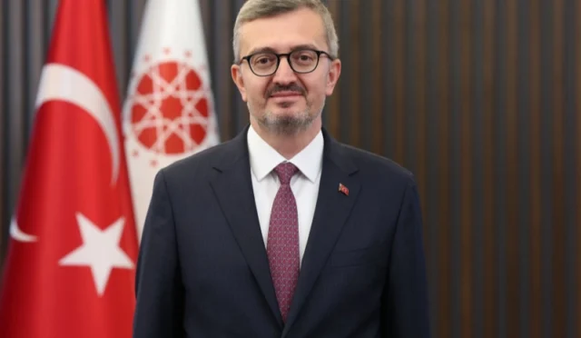 İletişim Başkanı Burhanettin Duran, hava sahası güvenliği ve medyada doğru bilgilendirme konularında açıklama yapıyor.