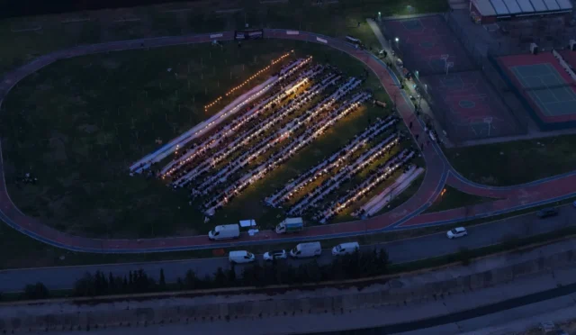İstanbul Medeniyet Üniversitesi'nde geleneksel iftar etkinliğinde öğrenciler ve mezunlar bir arada