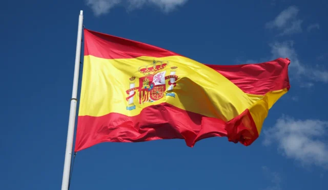 İspanya Savunma Bakanı Margarita Robles, BM'den İsrail'in Lübnan'daki saldırılarını durdurmasını talep ediyor.