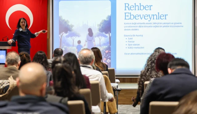 Bakırköy'de 'Teknolojik Anneler' söyleşisi: Dijital çağda ebeveynlik ve çocuk güvenliği masaya yatırıldı