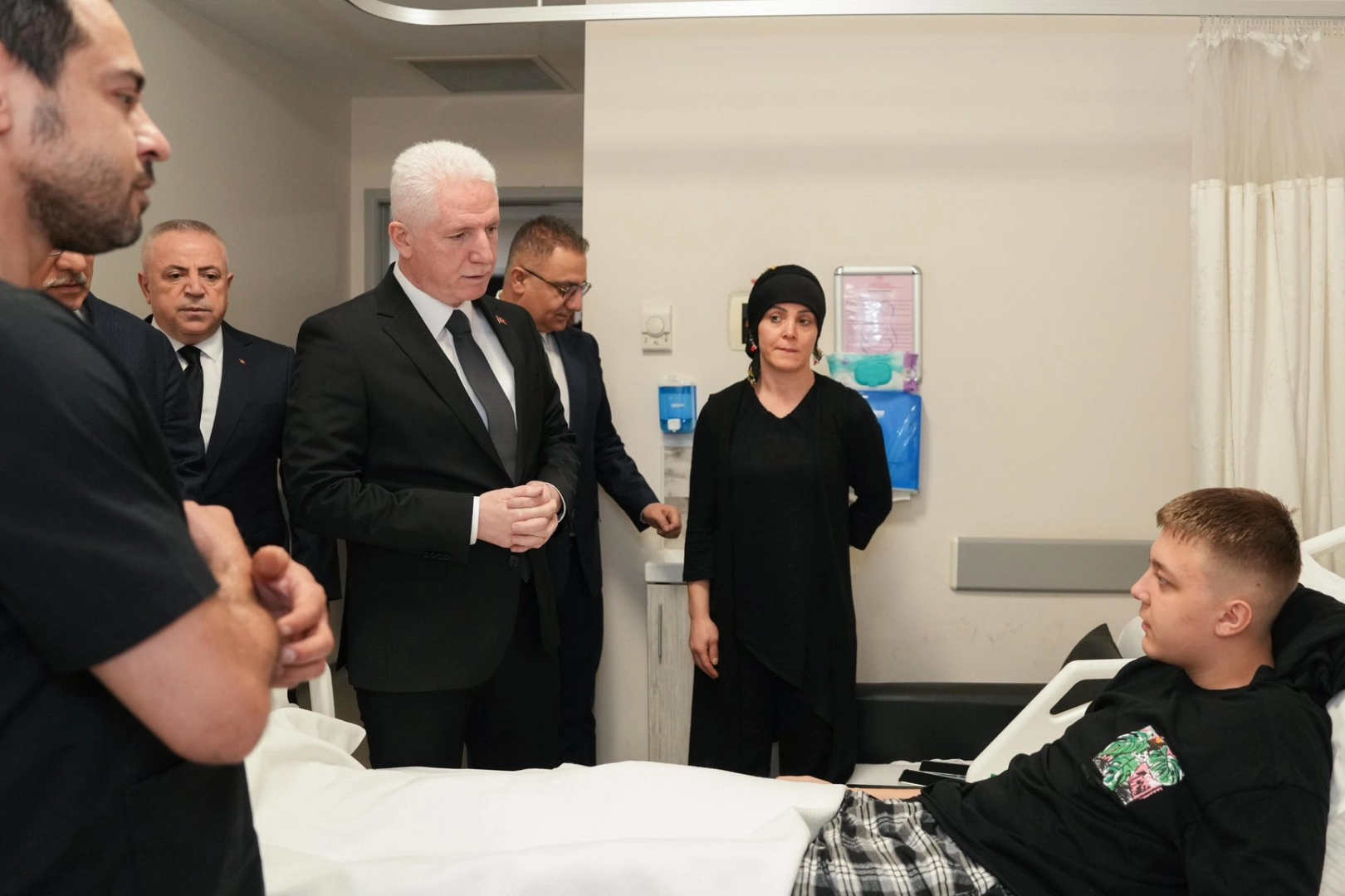 Vali Gül’den Çekmeköy Saldırısı’nda Yaralanan Liseliye Ziyaret: ‘Geçmiş Olsun’ Dilekleri