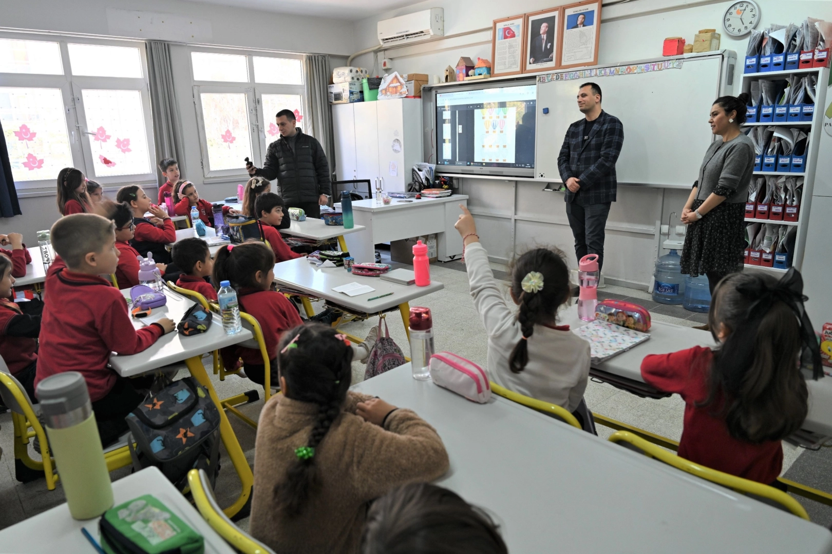 Bornova Belediye Başkanı Ömer Eşki, Minik Öğrencilere Yerel Yönetimleri Anlattı, Yeni Park Müjdeleri Verdi