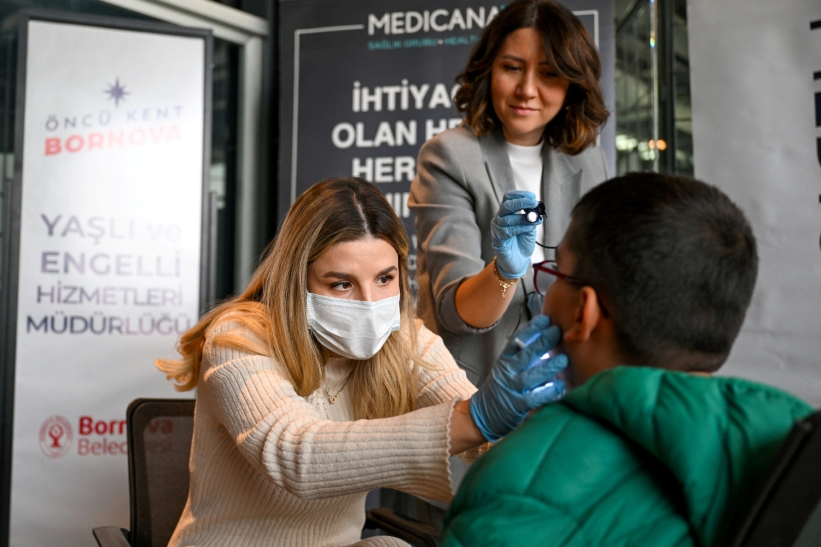 Bornova’da İşitme Engelli Öğrencilere Diş Taraması ve Tarih Yolculuğu