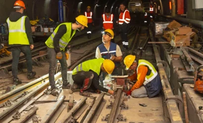 İzmir Bornova'da metro hattında ray yenileme çalışması
