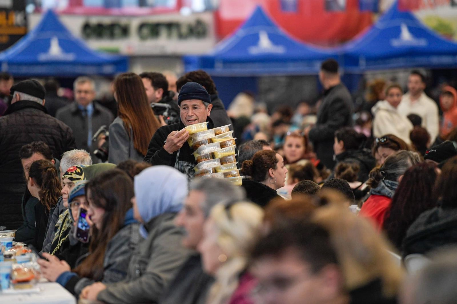 İzmir’de Ramazan Dayanışması: Balçova ve Narlıdere İftar Sofralarında Buluştu