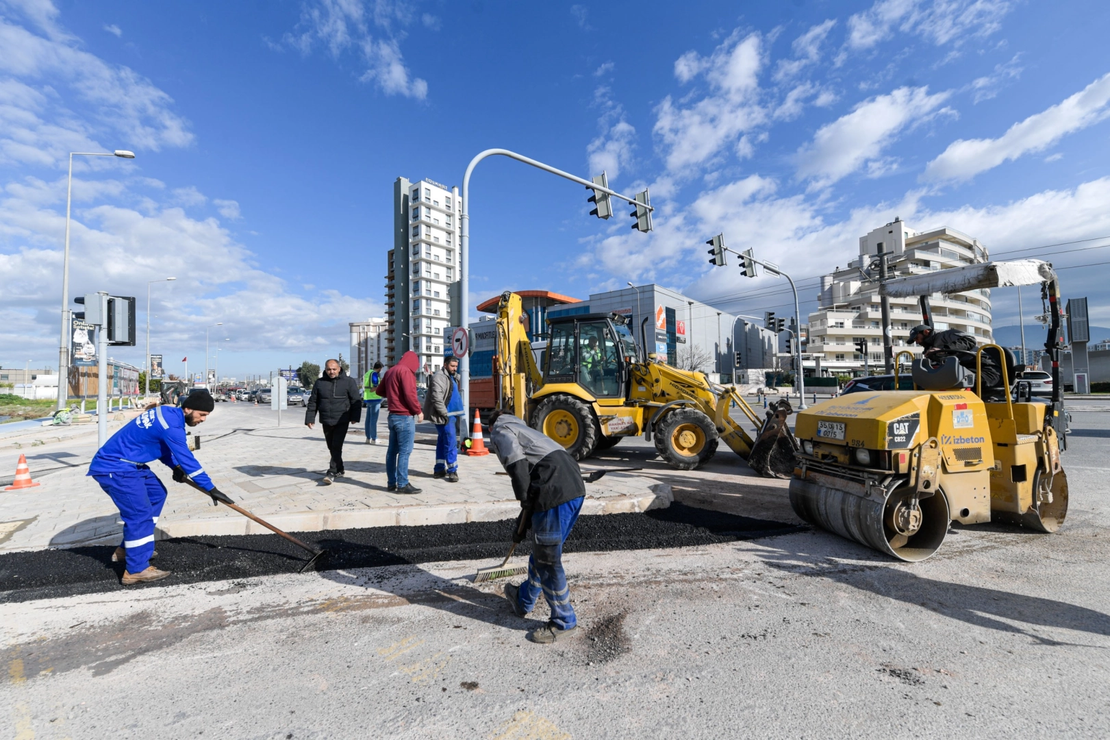 İzmir’de Trafik Çilesine Son Verecek Dev Proje Başladı: Mavişehir ve Gaziemir’de Yeni Düzenlemeler
