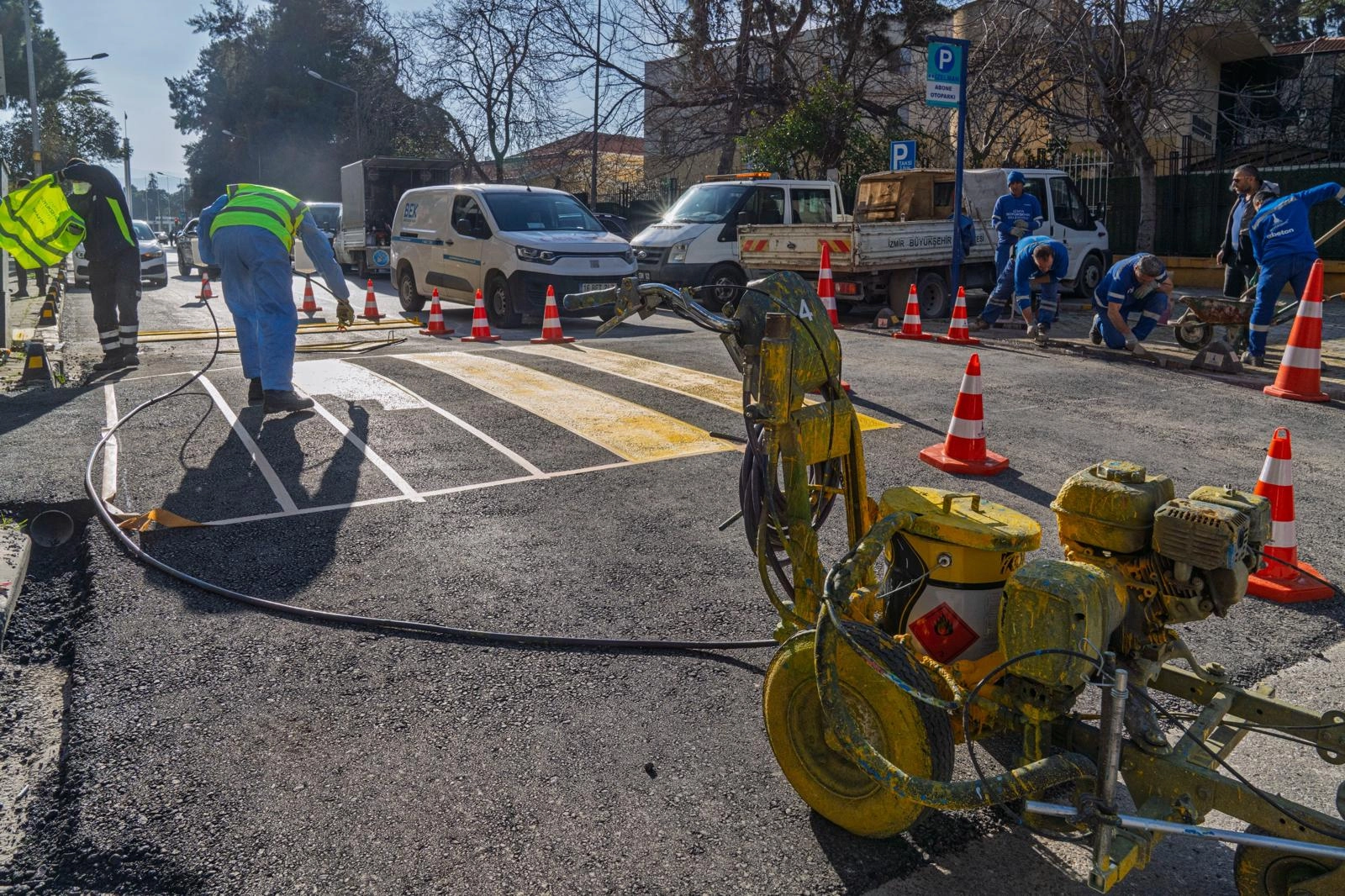 İzmir’de Yaya Güvenliği Yeni Bir Boyut Kazandı: Yükseltilmiş Geçitler Devrede