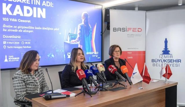 İzmir'de düzenlenen 'Cesaretin Adı: Kadın' zirvesini temsil eden kadın figürleri