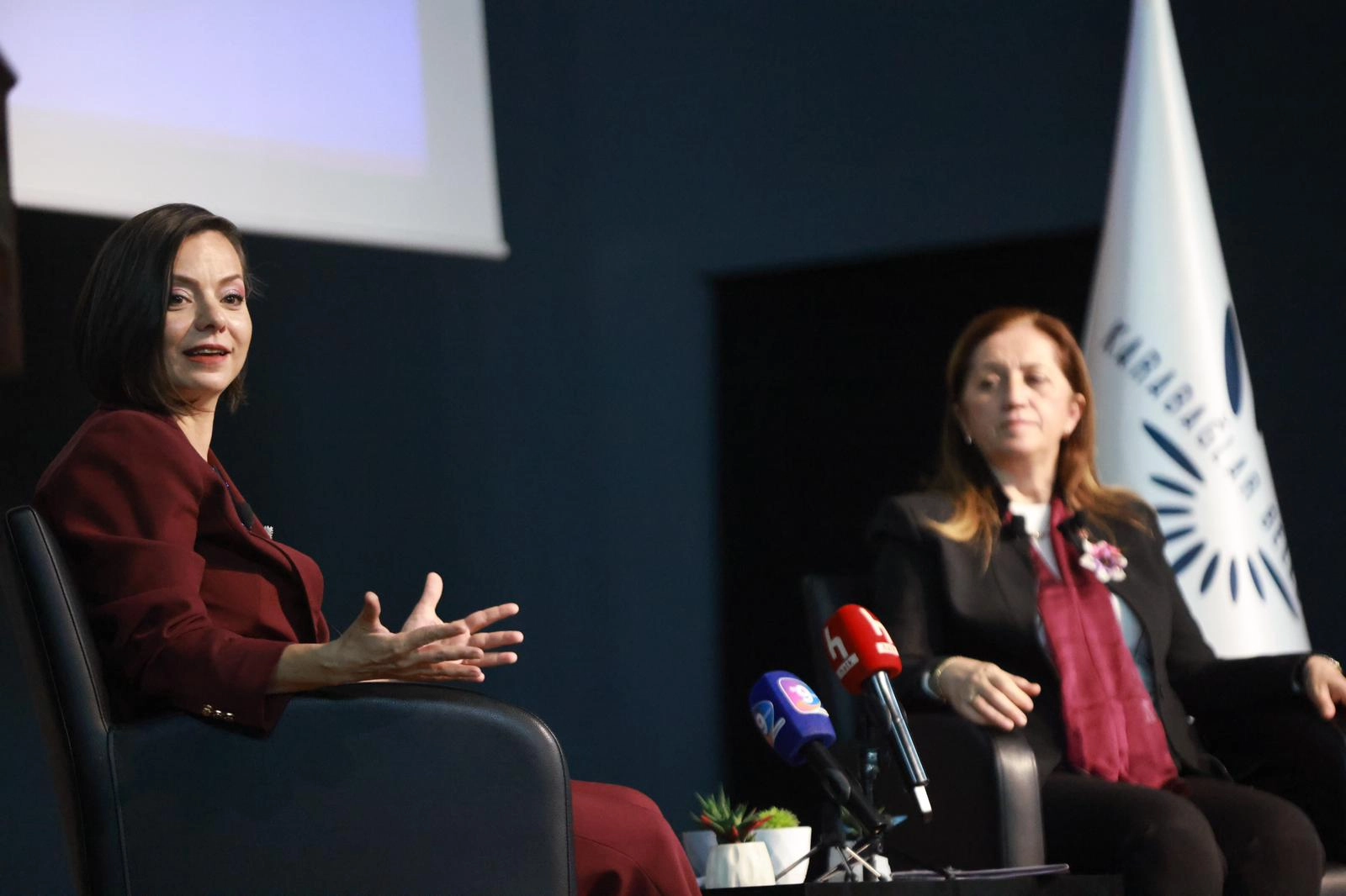 İzmir Karabağlar’da Kadın ve Emek Forumu: Eşitlik ve Dayanışma Vurgusu