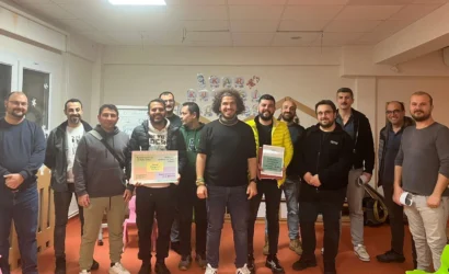 İzmir Büyükşehir Belediyesi tarafından düzenlenen Baba Destek Eğitim Programı'na katılan babalar ve çocukları