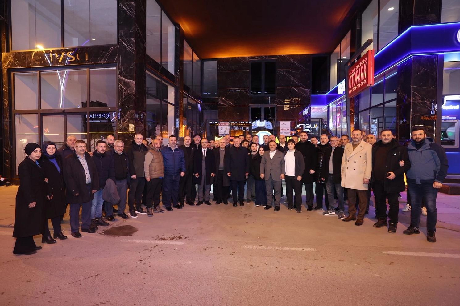 İzmit Esnafı, Başkan Büyükakın’ı İftarda Ağırladı: Ticari Hayata Katkı Vurgusu
