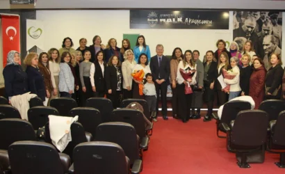 Giresun'da düzenlenen 'Kadın Emeğinde Dijital Dönüşüm' etkinliğinde kadınların dijital dünyadaki yeri konuşuldu.