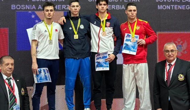 Kocaeli Kağıtspor sporcuları taekwondo, karate ve kürek branşlarında kazandıkları madalyalarla gururlandı.