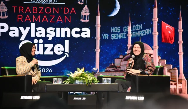 Kanadalı yazar Jenny Molendyk, İslam'a geçişini anlattığı bir programda konuşurken