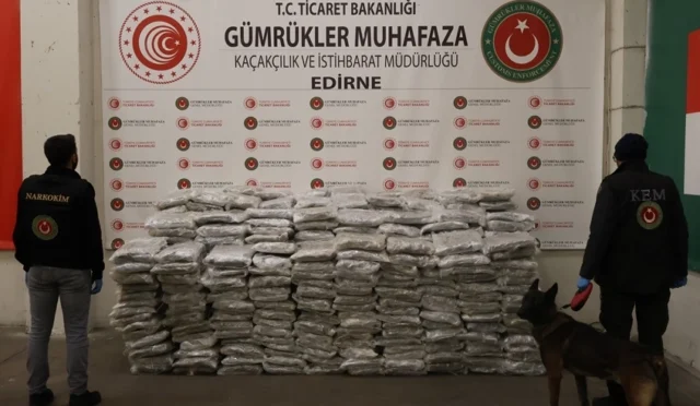 Kapıkule Gümrük Kapısı'nda ele geçirilen uyuşturucu maddeler