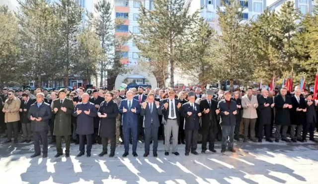 Kars'ta 18 Mart Çanakkale Zaferi kapsamında düzenlenen anma töreninden bir görüntü