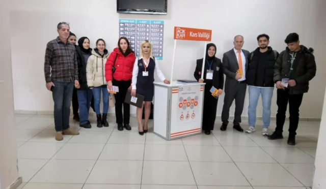 Kars'ta Açık Kapı uygulaması üniversite öğrencileriyle buluştu, gençlerin talepleri dinleniyor